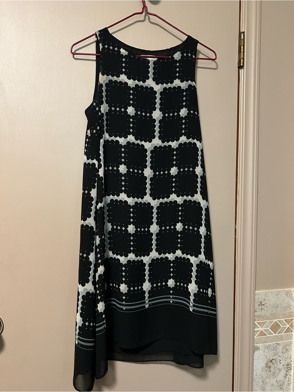 Max Studio Black and White Sleeveless High-Low Shift Dress